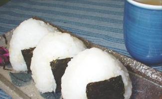 Онигири или японские рисовые шарики Рисовые шарики рецепт