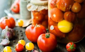Как солить помидоры на зиму в банках: рецепты домашних заготовок Помидоры с солью на зиму