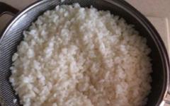 Pilaf vegetarian: siapkan nasi lezat dan aromatik dengan cumi Pilaf dengan cumi, tomat ceri, dan kemangi segar
